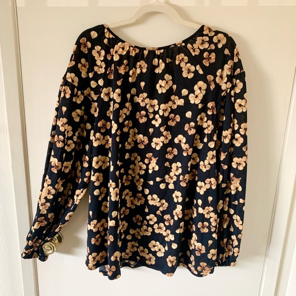 NEW Ava & Viv ✨ Golden Floral Long Sleeve Top Size 1X - Picture 9 of 10